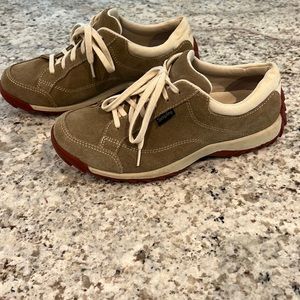 Simple Os Suede Sneakers